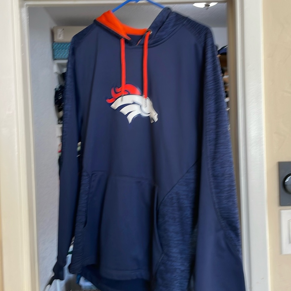 Large Majestic Denver Broncos thermabase hoodie